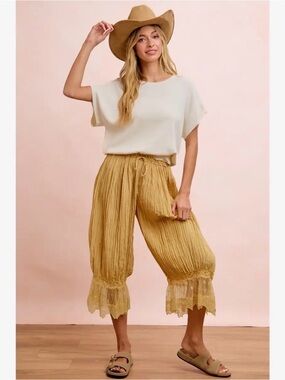 BiBi Women's Popcorn Mustard Color Lace-Trim Gauze Cropped Bloomer Pants